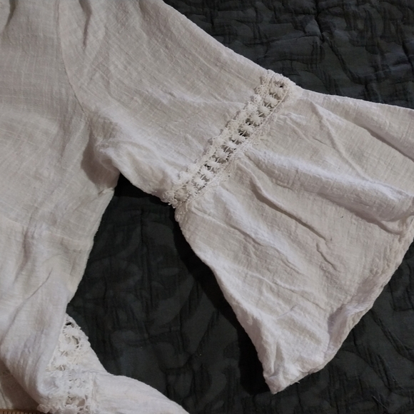 Chic White Ruffle Blouse - Picture 9 of 11